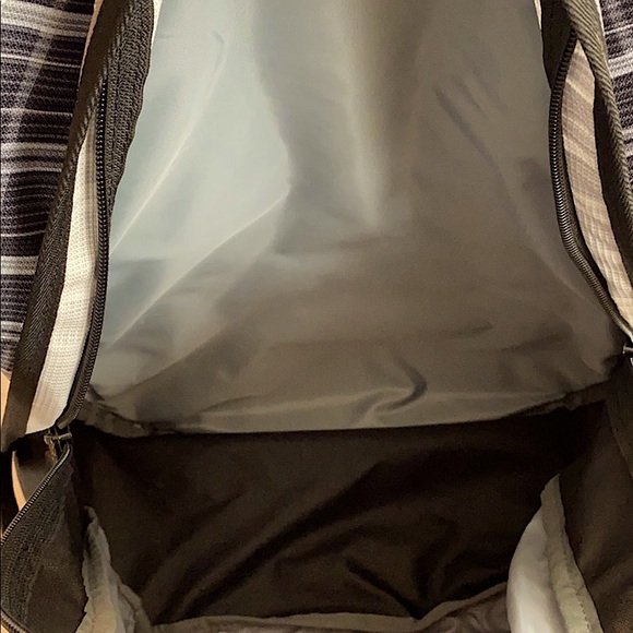 High Sierra Thinsulate backpack, 4 top zip pocket. - Picture 7 of 7